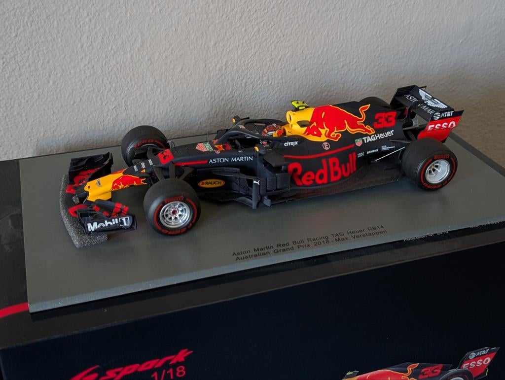 Max Verstappen Red Bull Racing RB14 1/18 Spark Aust. 2018, Ophalen, Zo goed als nieuw, Overige merken