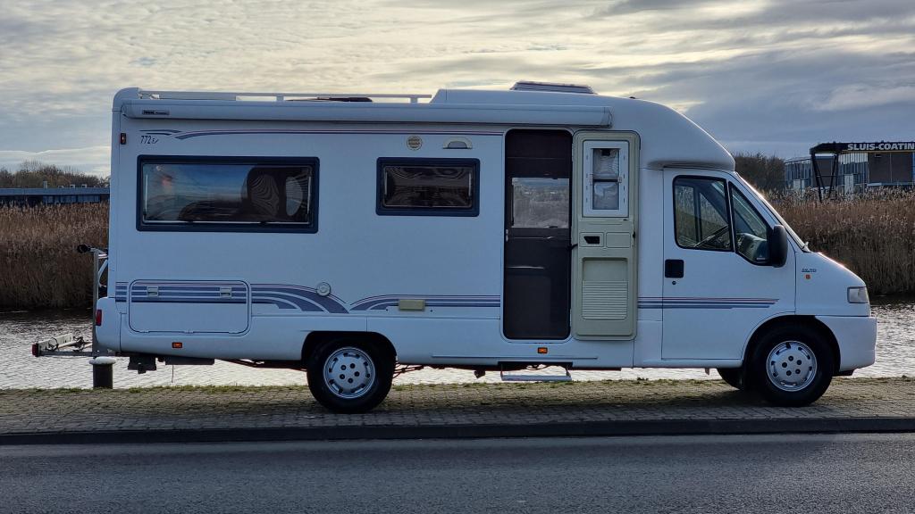 Rapido Le Randonneur 772 F, Caravans en Kamperen, Campers, Ringverwarming, Tot en met 2, Bedrijf, Half-integraal