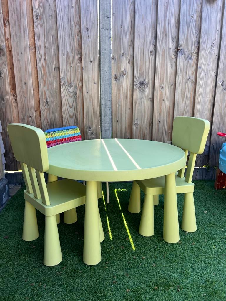 Leuke kindertafel set met drie stoeltjes, Kinderen en Baby's, Kinderkamer | Tafels en Stoelen, Ophalen, Gebruikt, Tafel(s) en Stoel(en)