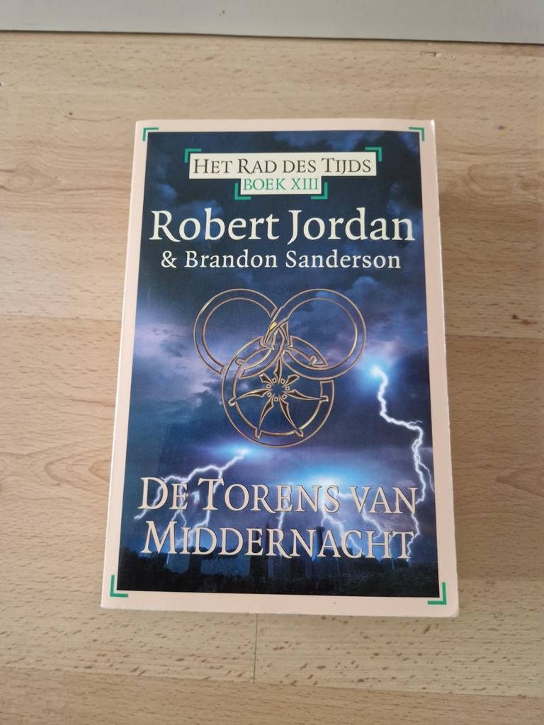 Boek robert jordan de torens van middernacht rad des tijds, Boeken, Ophalen of Verzenden, Zo goed als nieuw