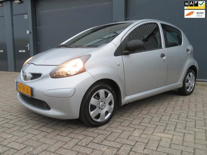 Toyota Aygo 1.0-12V kleine zuinige 5 deurs auto, Auto's, Toyota, Particulier, Te koop, Aygo, ABS, Airbags, Radio, Startonderbreker