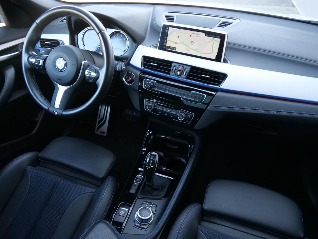 BMW X2 sDrive18i High Executive 141 Pk Automaat Navi / Pano-, Auto's, 745 kg, X2, Gebruikt, Leder en Stof