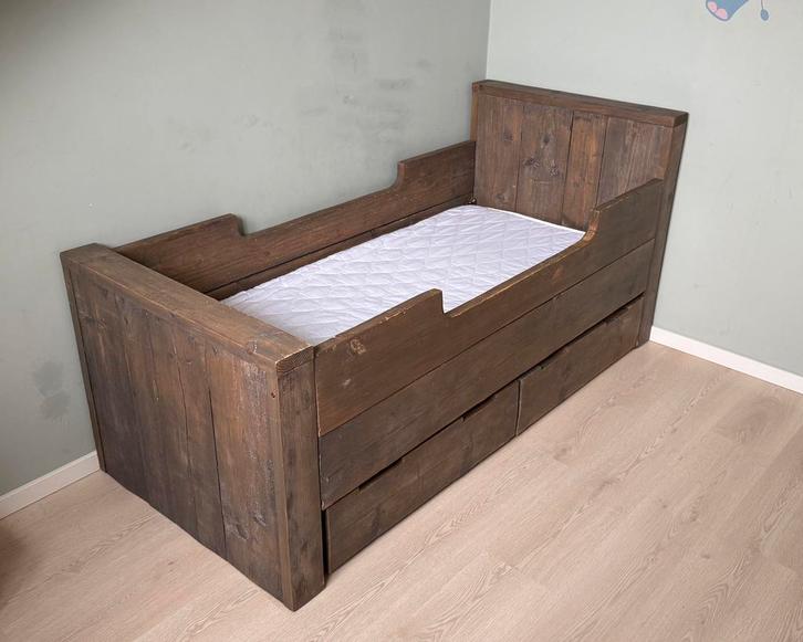 Steigerhouteb kinderbed (150x70), Kinderen en Baby's, Kinderkamer | Bedden, Zo goed als nieuw, 140 tot 160 cm, 70 tot 85 cm, Lattenbodem