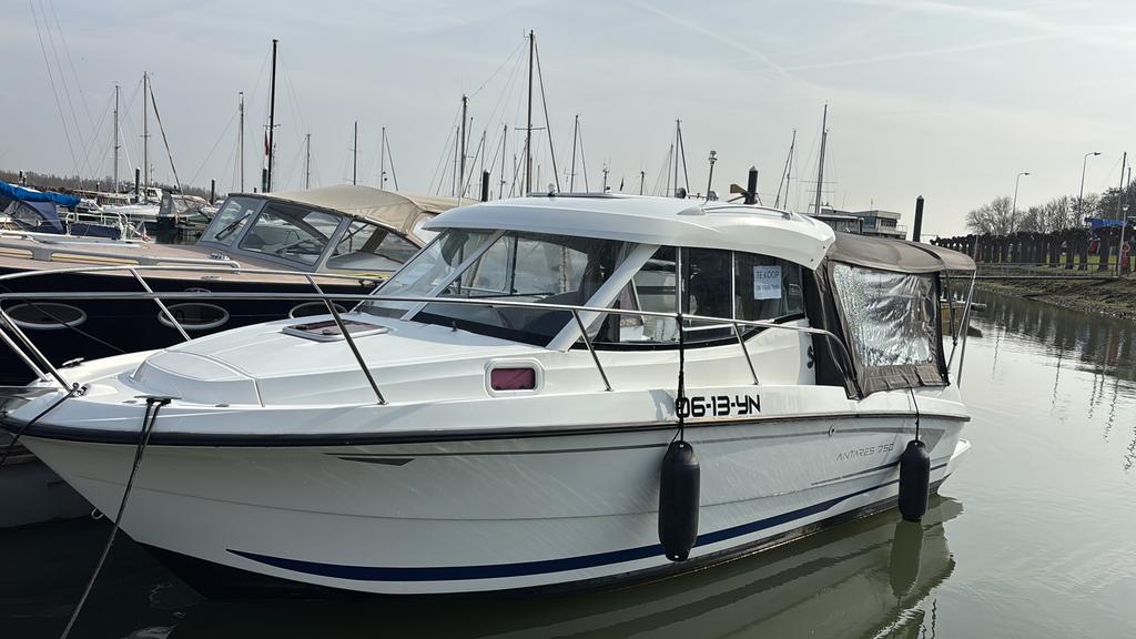 Beneteau Antares HB 750, Watersport en Boten, Motorboten en Motorjachten, Gebruikt, Polyester, 6 tot 9 meter, Benzine, Buitenboordmotor
