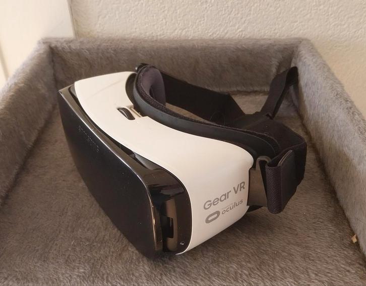 Samsung Gear VR (Oculus) - Virtual Reality Bril, Spelcomputers en Games, Virtual Reality, Zo goed als nieuw, Telefoon, VR-bril