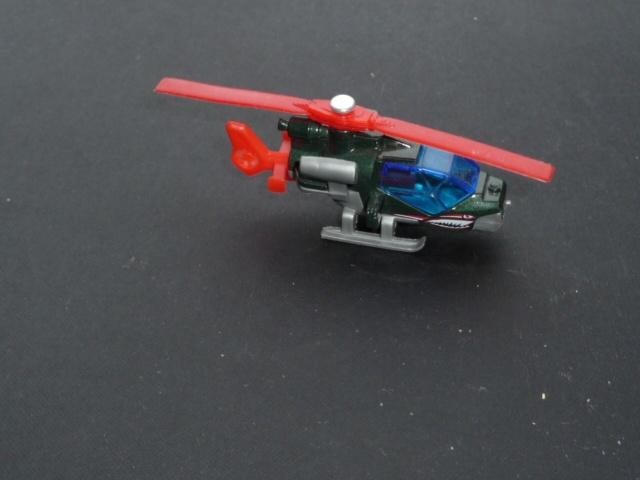 4 VOERTUIGEN,2 mod Helicopters , Matchbox boot en wals vint, Verzenden, Zo goed als nieuw, 1:200 of kleiner, Overige merken