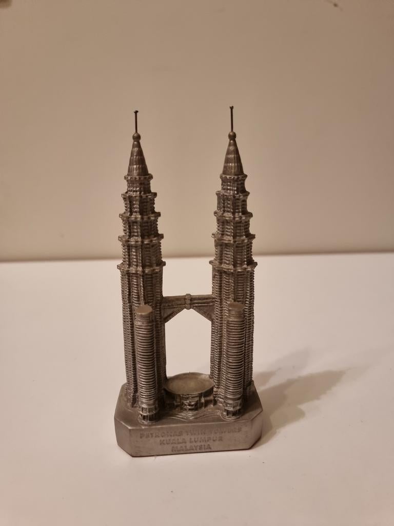 Petronas Twin Towers Kuala Lumpur Souvenir, Ophalen of Verzenden