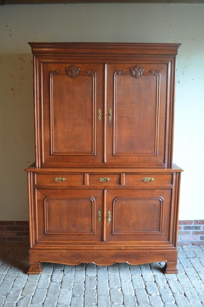 Prachtige antieke eiken houten Louis Philippe buffetkast., Verzenden