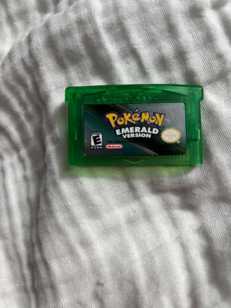 Pokemon Emerald version nintendo game boy advance game, Spelcomputers en Games, Games | Nintendo Game Boy, Avontuur en Actie, 1 speler
