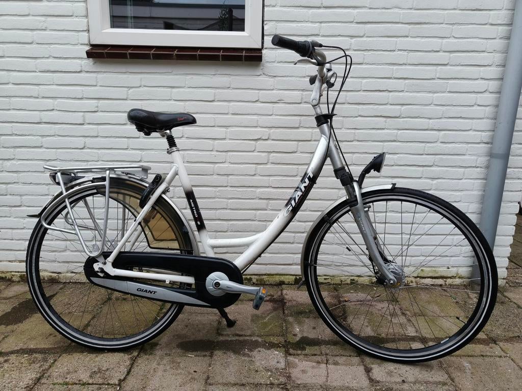 Giant Metro CS2 56cm/L 7 versnellingen, Fietsen en Brommers, Fietsen | Dames | Damesfietsen, Ophalen, Gebruikt, Velgrem, Versnellingen
