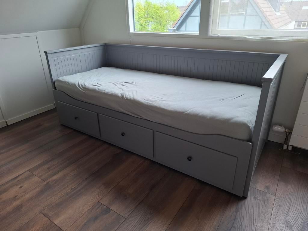 Grijs bed Hemnes met opberglades, Huis en Inrichting, Slaapkamer | Bedden, Ophalen, Gebruikt, 90 cm, Eenpersoons
