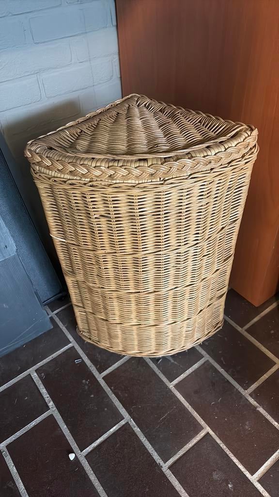 Rotan hoek wasmand, Ophalen of Verzenden, Rond, Riet