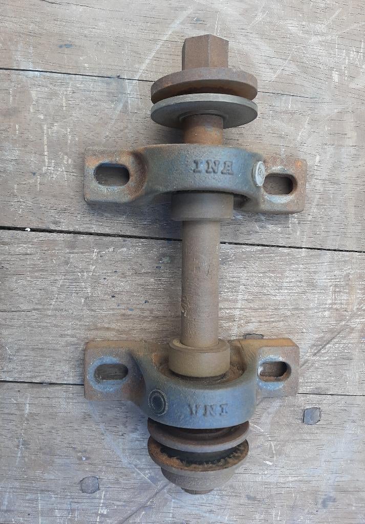 Zaagas met Lagerblokken en Poelie V-Riem, Ophalen, Zo goed als nieuw