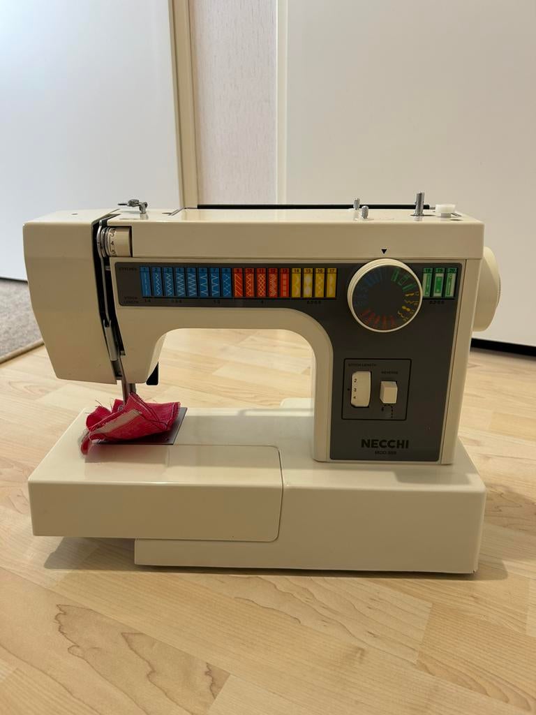 Necchi naaimachine, Ophalen, Zo goed als nieuw, Naaimachine, Overige merken