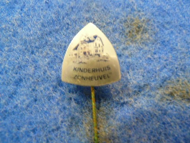 Speldje Kinderhuis Zonheuvel, Verzamelen, Ophalen of Verzenden, Zo goed als nieuw, Overige onderwerpen