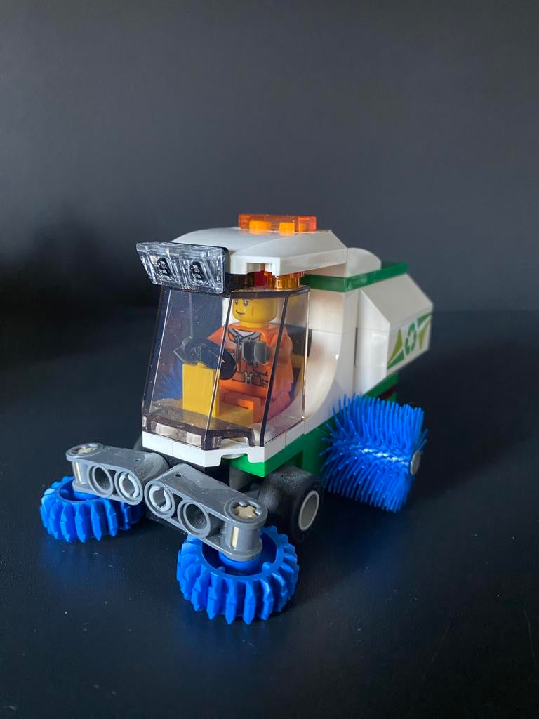 Lego City 60249 Veegwagen met minifiguur, Ophalen of Verzenden, Zo goed als nieuw, Complete set, Lego