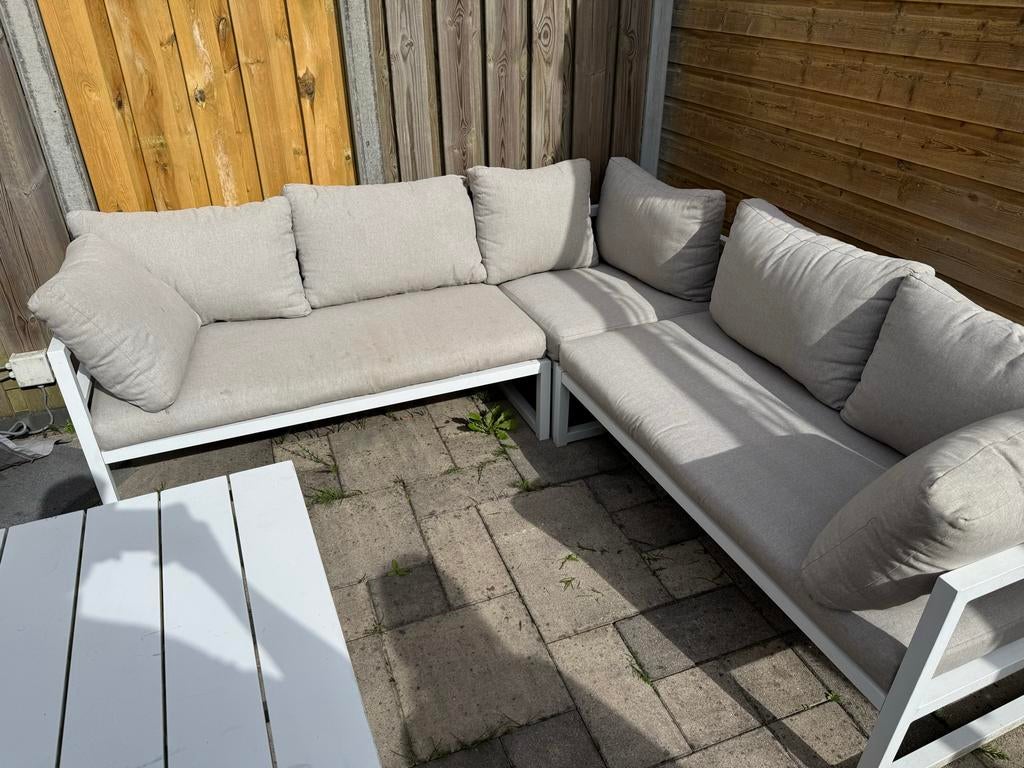 Witte loungeset met kussens en tafel, Ophalen, 5 zitplaatsen, Gebruikt, Aluminium