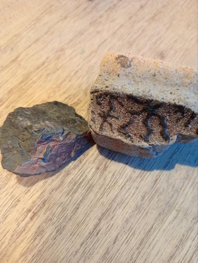 Twee stenen, mogelijk fossiel en mineraal, Ophalen of Verzenden