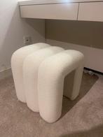 Wit poefje, Huis en Inrichting, Banken | Voetenbanken en Poefen, Ophalen of Verzenden, Zo goed als nieuw, Rechthoekig