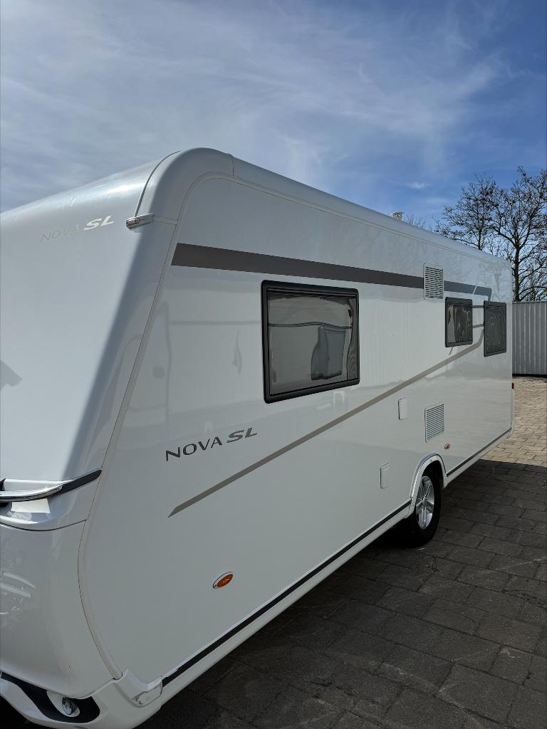 Eriba Nova SL 530 met Brand Atrium voortent, 2 aparte bedden, Rondzit, Particulier, 6 tot 7 meter