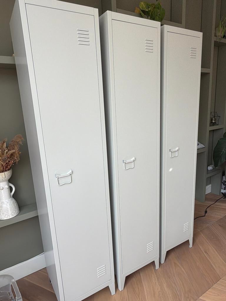 Lichtgrijze lockerkast van Kwantum - Zo goed als nieuw, Ophalen, Zo goed als nieuw