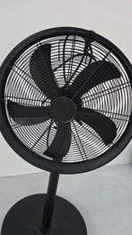 Ventilator zwart in hoogte verstelbaar ZGAN, Ophalen of Verzenden, Zo goed als nieuw, Statiefventilator