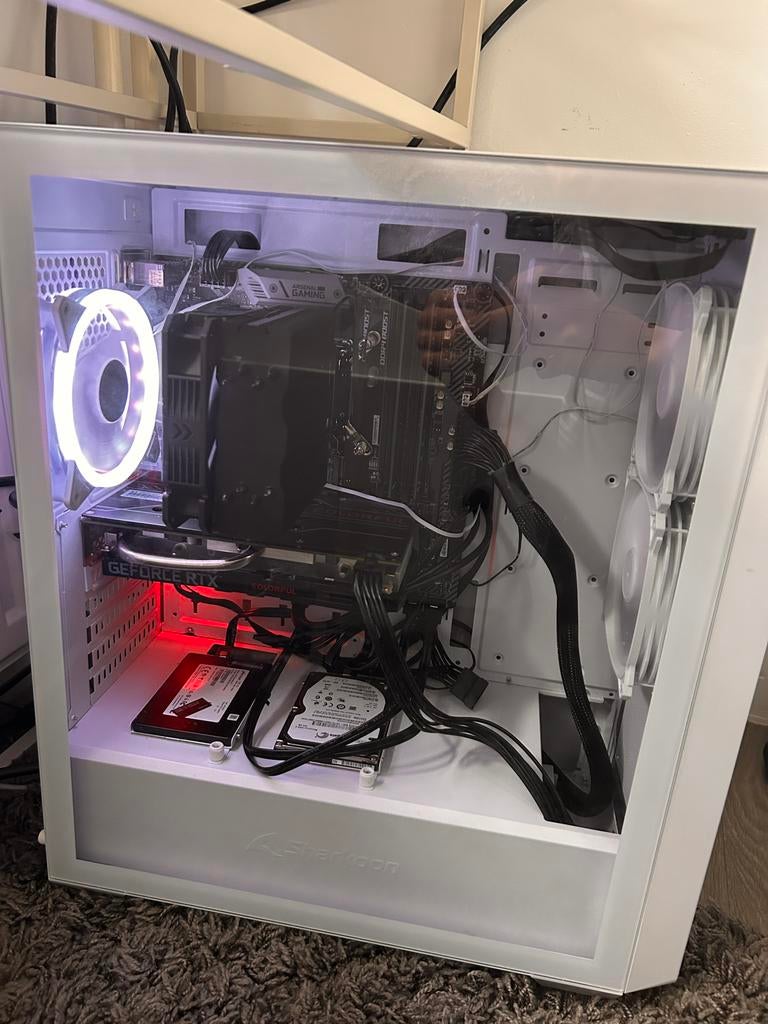 Krachtige gaming pc, Ophalen, Zo goed als nieuw