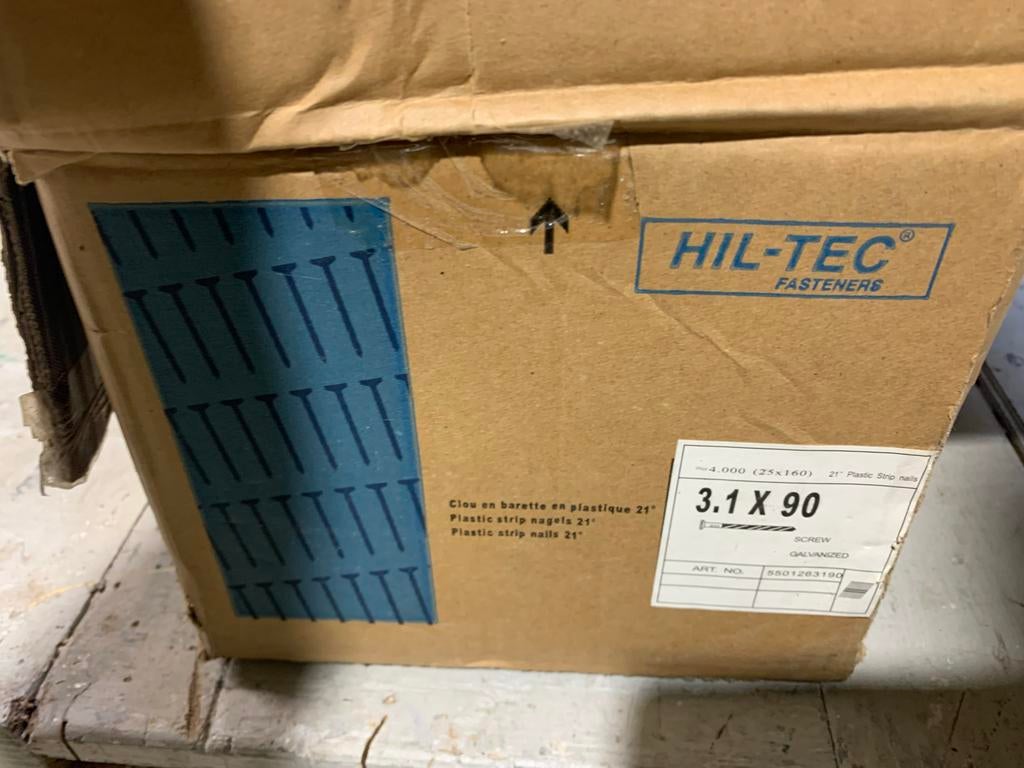 Grote tacker voor 9 cm spijkers, ideaal voor houtskeletbouw, Verzenden, Gebruikt