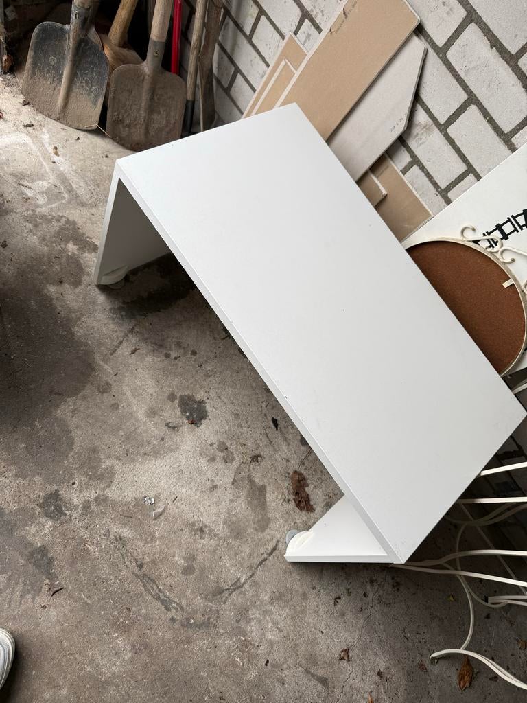 Twee IKEA bureautjes smastad - Gebruikt maar nog goed, Ophalen, Gebruikt