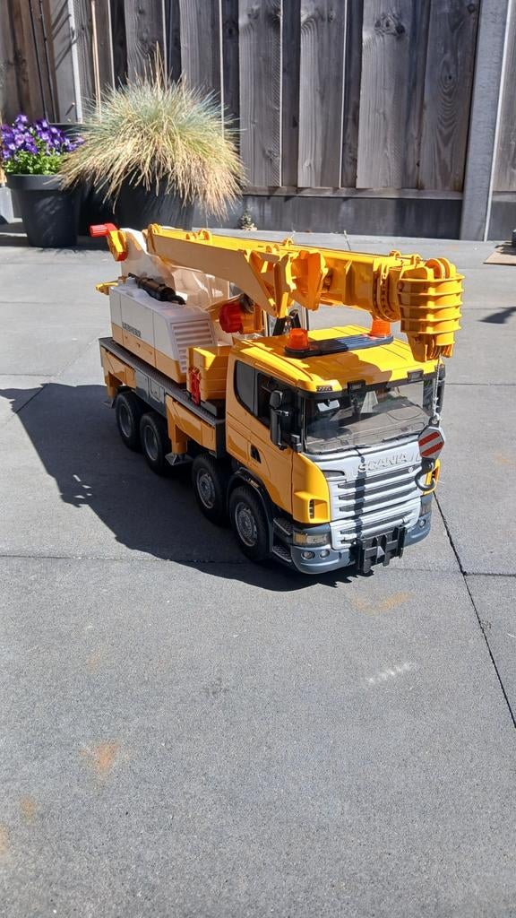 Bruder hijskraan  liebherr scania, Ophalen of Verzenden, Gebruikt