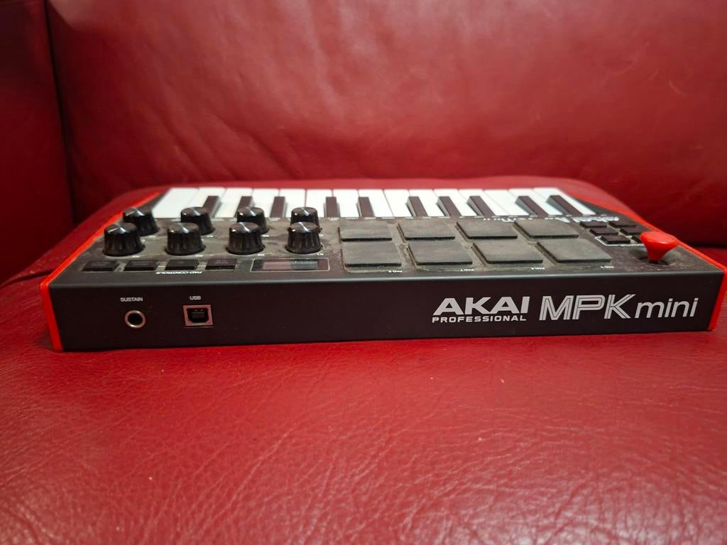 Akai mpk mini (midi keyboard), Muziek en Instrumenten, Midi-apparatuur, Ophalen, Zo goed als nieuw