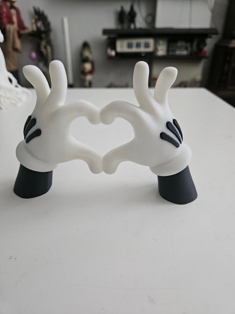 Mickey Mouse handen in hartvorm, Ophalen of Verzenden