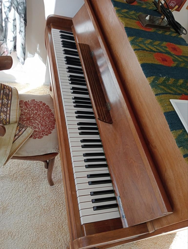 Piano - Zeer netjes - Af te halen in Lelystad, Muziek en Instrumenten, Piano's, Ophalen, Zo goed als nieuw, Bruin, Piano