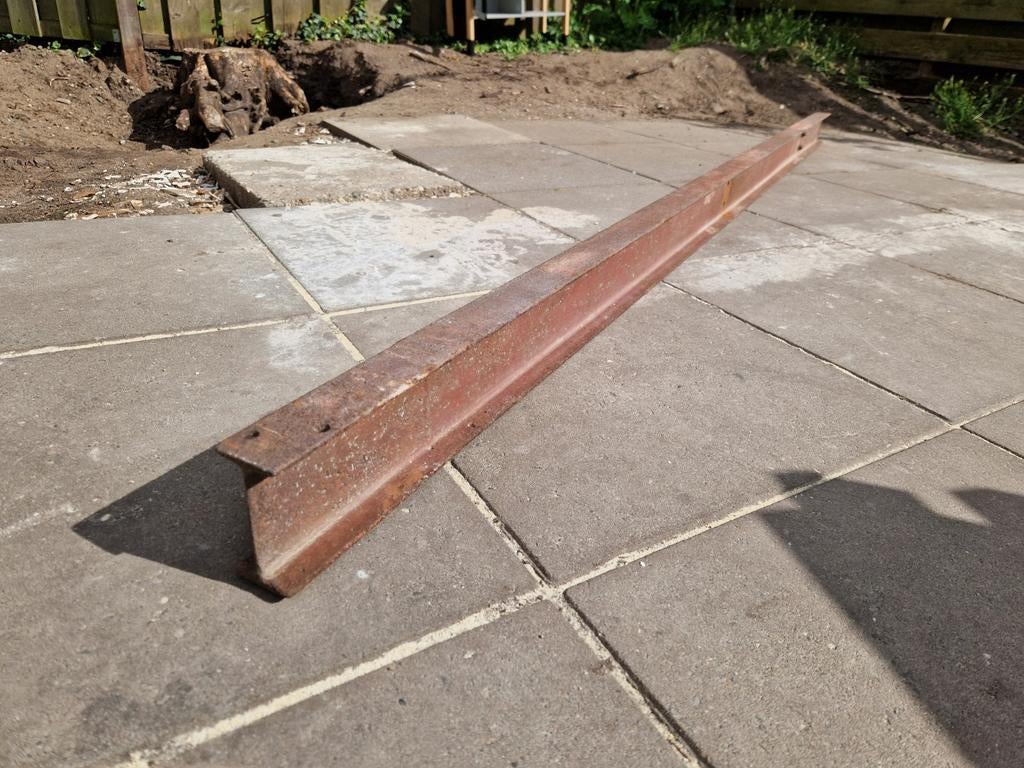 Stalen ligger, 10h x 264cm, Doe-het-zelf en Verbouw, Metalen, Ophalen, Gebruikt, IJzer