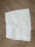 Witte denim rok met gerafelde zoom en scheuren, Maat 38/40 (M), Wit, Ophalen of Verzenden, Gedragen