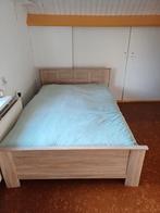 Bed met Auping bodem en zo goed als nieuw matras, Ophalen