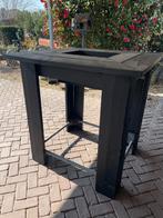 Stevige houten statafel met kratruimte, Ophalen, Gebruikt