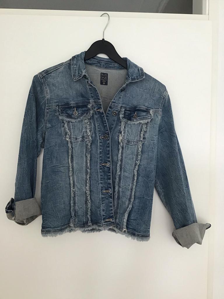 Leuk dames spijkerjasje van Blue Daze, Ophalen of Verzenden, Zo goed als nieuw, Maat 38/40 (M), Blauw