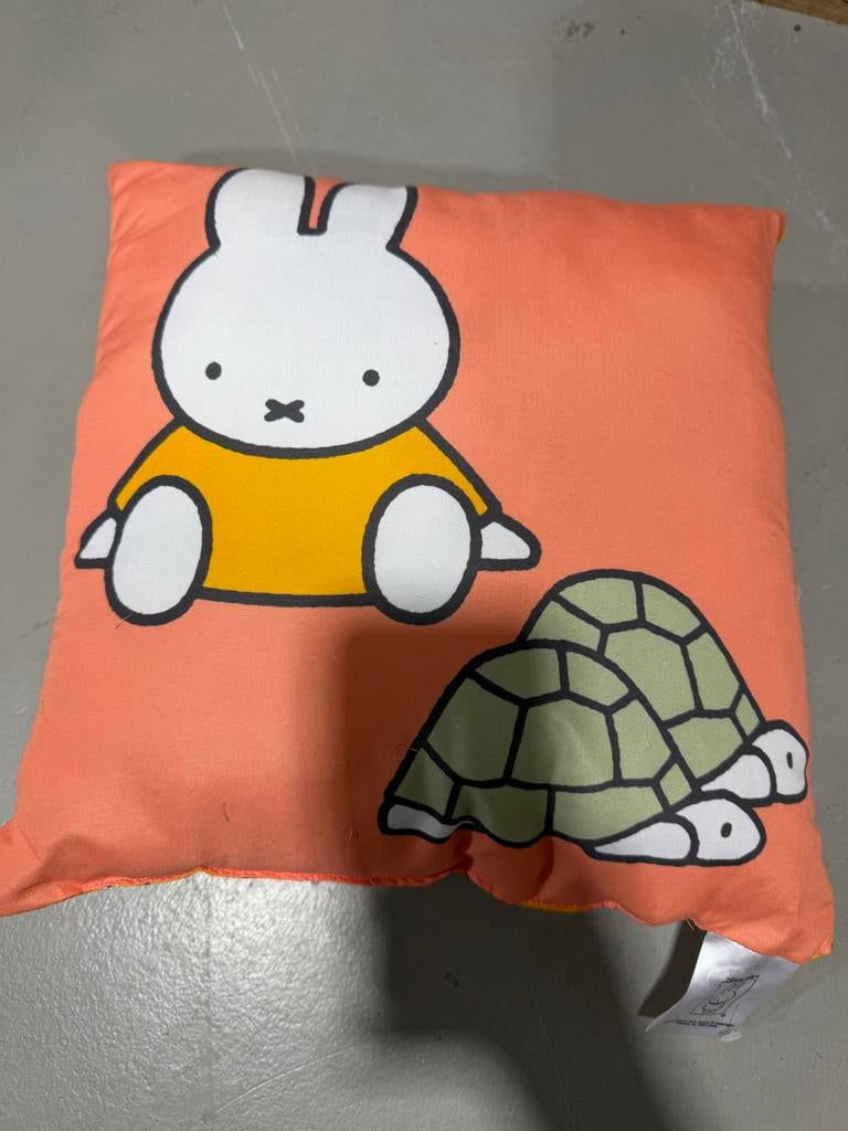 Nijntje kussen met schildpad en andere figuren, Ophalen of Verzenden, Gebruikt, Oranje, Vierkant
