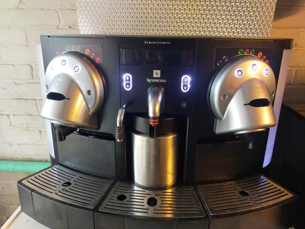 Te koop nespresso gemini cs pro koffiemachine, Ophalen of Verzenden, Gebruikt, Koffiemachine, Koffiepads en cups