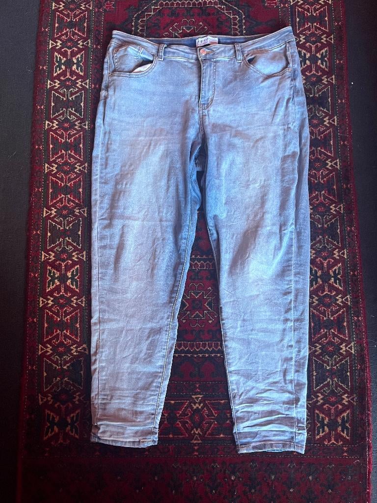 Lichtblauwe dunne stretch spijkerbroek maat 46 nu 17,50€, Kleding | Dames, Broeken en Pantalons, Maat 46/48 (XL) of groter, Ophalen of Verzenden