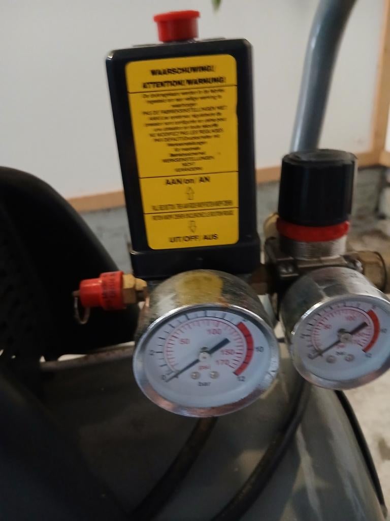 MXPOWER Olievrije Compressor 24L 8 bar met Spuitpistool, Doe-het-zelf en Verbouw, Compressors, Ophalen of Verzenden