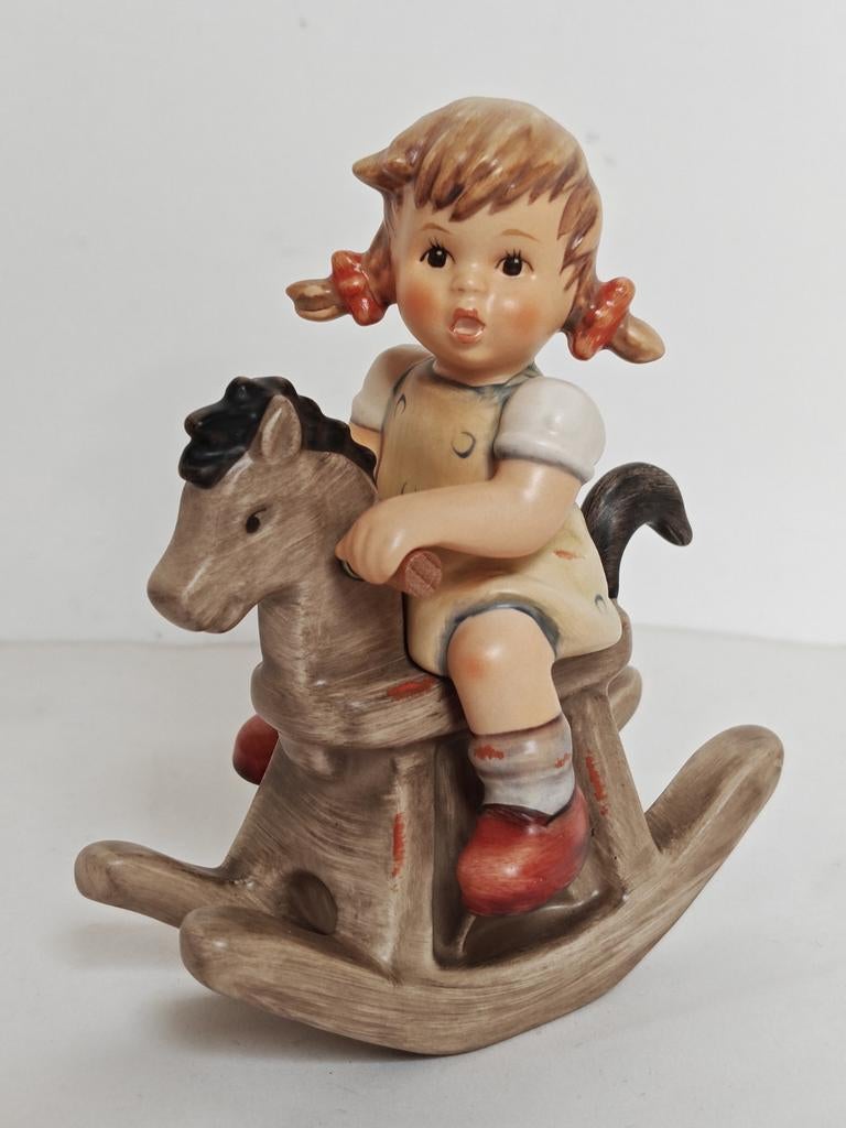 Hummel goebel beeldje 2021, Ophalen of Verzenden, Zo goed als nieuw, Hummel