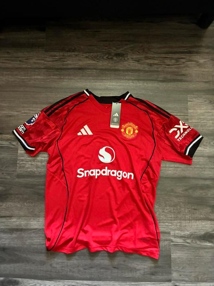 Manchester united thuisshirt 25/26, Sport en Fitness, Voetbal, Zo goed als nieuw, Shirt, Ophalen of Verzenden