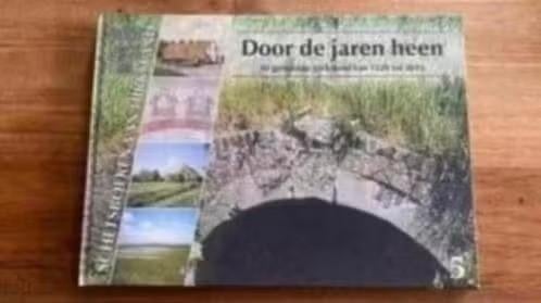 Door de jaren heen. De gemeente Dirksland, Ophalen of Verzenden, Zo goed als nieuw