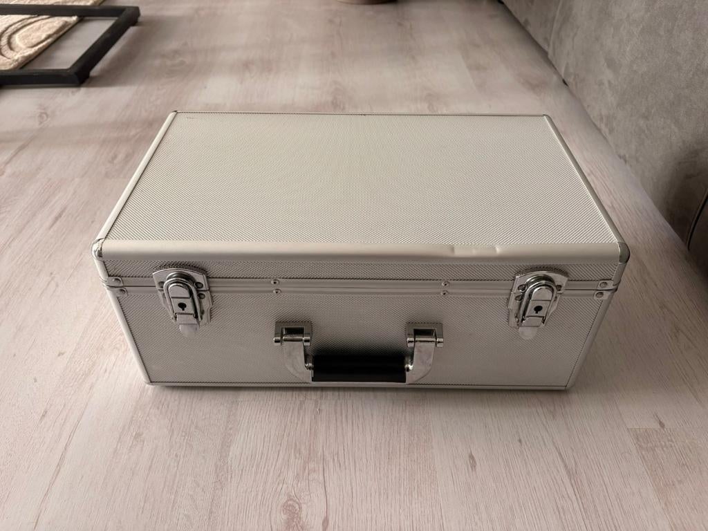 Aluminium Koffer zgan, Sieraden, Tassen en Uiterlijk, Koffers, Slot, Minder dan 50 cm, Ophalen of Verzenden, Zo goed als nieuw