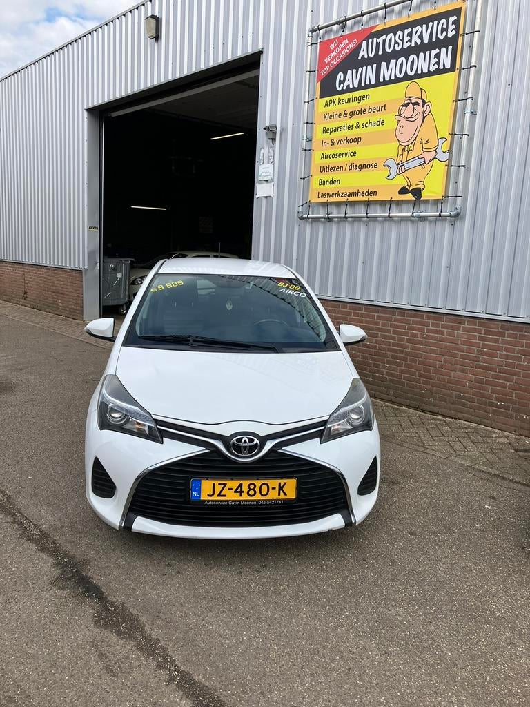 Toyota Yaris 1.0 12V Vvt-i 5DR 2016 Wit, Auto's, Toyota, Voorwielaandrijving, Euro 5, 40 €/maand, Electronic Stability Program (ESP)