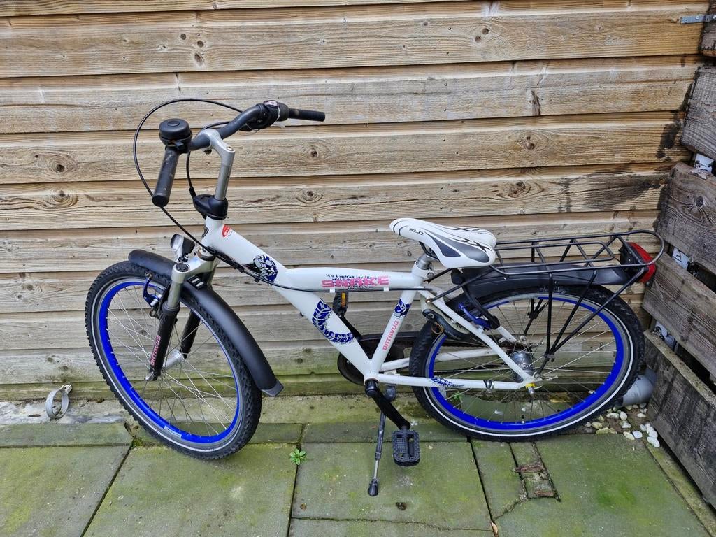 Kinderfiets 24 inch - Wit met blauwe accenten, Fietsen en Brommers, Fietsen | Kinderfietsjes, Ophalen, Gebruikt, 20 inch of meer
