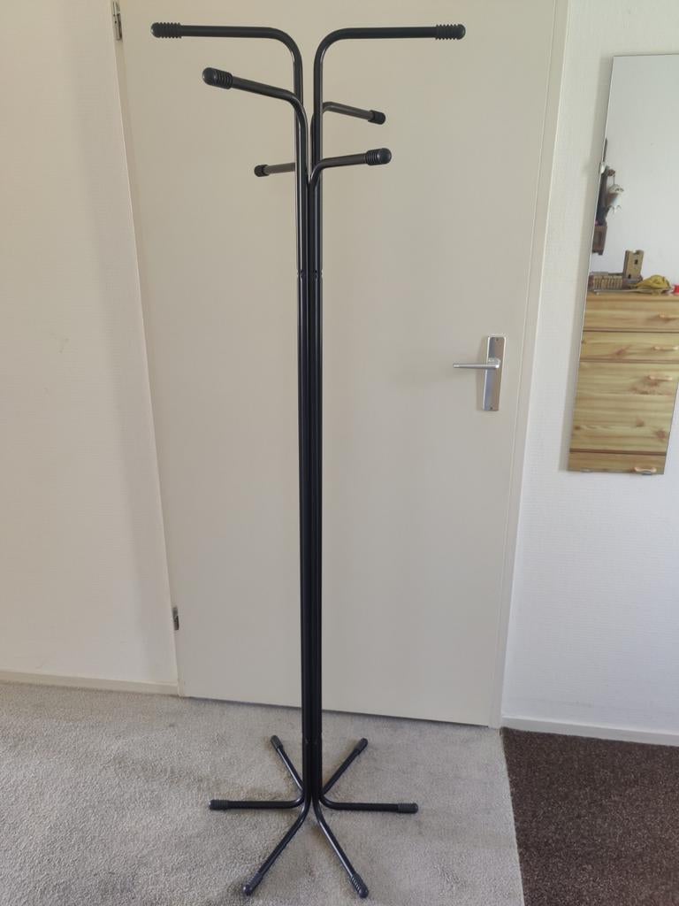 Zwart metalen kapstok, Ophalen, Gebruikt, Metaal, Staande kapstok