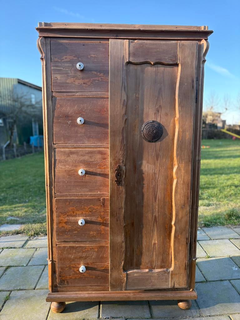 Atieke kast, Ophalen